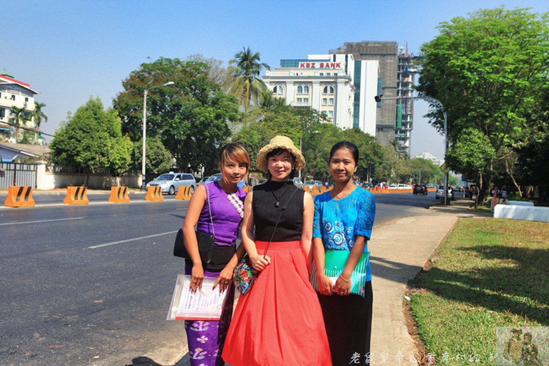 中国银行与中国扶贫基金会,联合向仰光大学捐助奖学金和助学金,这样能