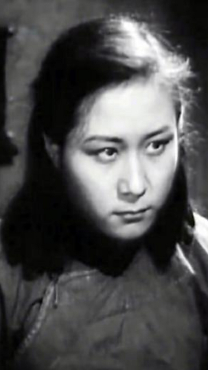 李雪红在1957年上映的电影《五更寒》中,她更是饰演