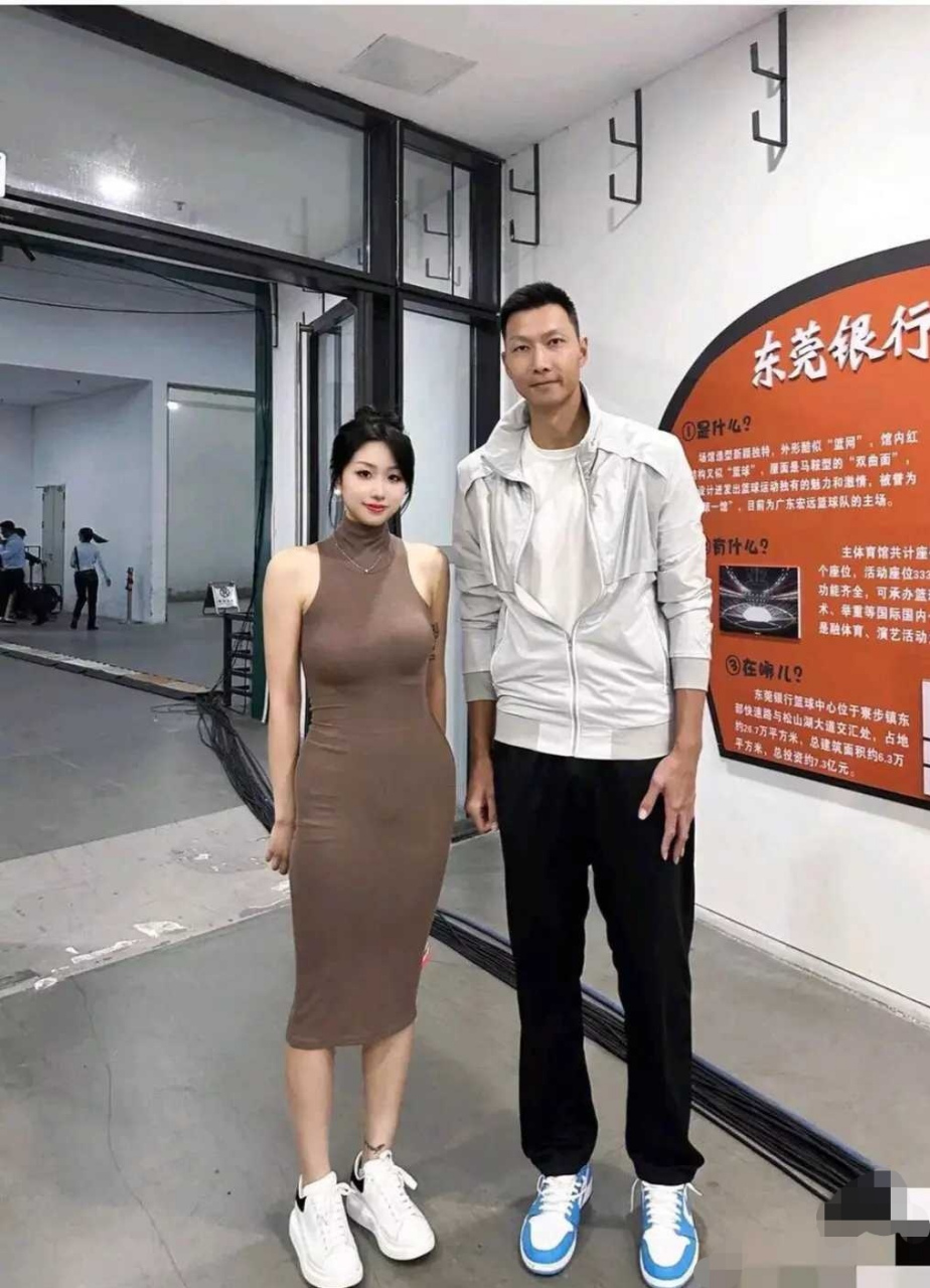 性感好身材# #明星请回答# 易建联,没想到你浓眉大眼,两米多的个头