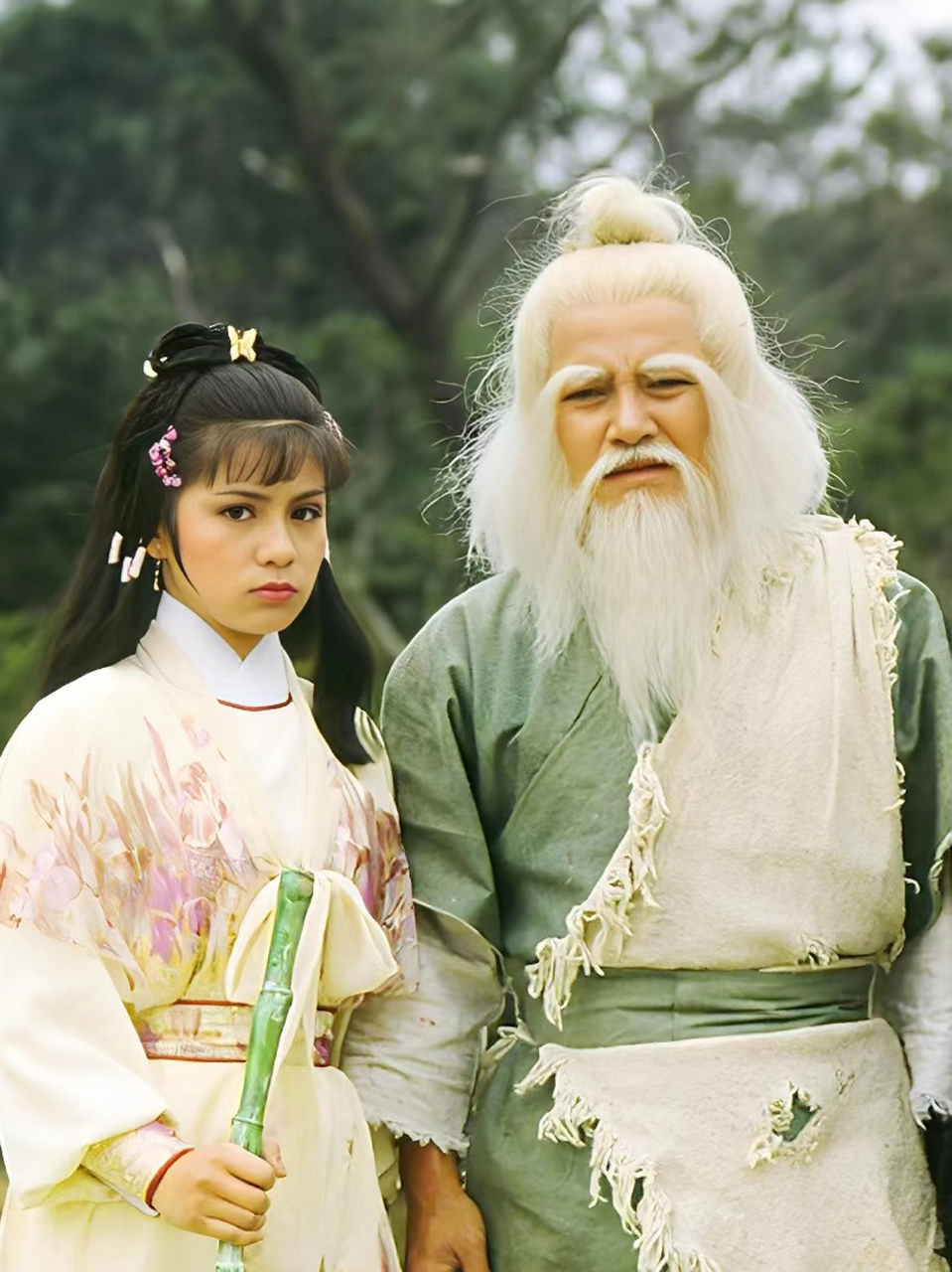 99昨天无意中刷到了83版《射雕英雄传》的剧照,儿时的记忆一下子翻