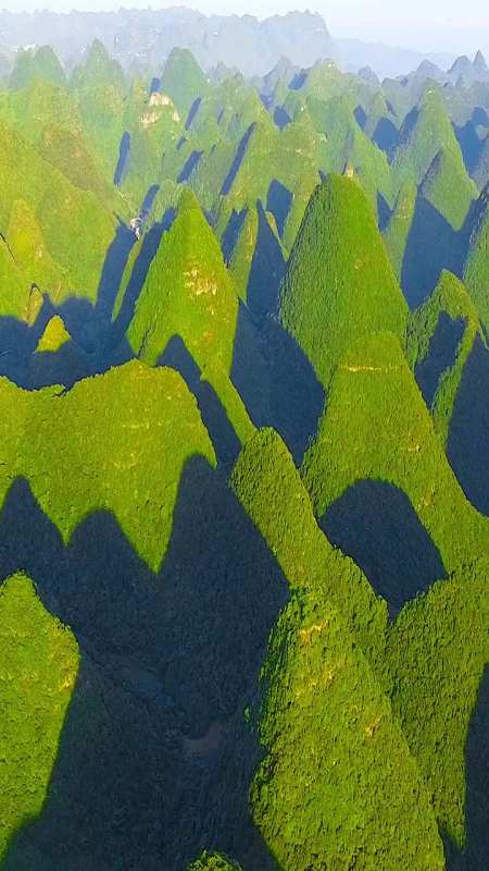 只有到了云南,你才知道电影里面形容的十万大山,是真实存在的.-度小视