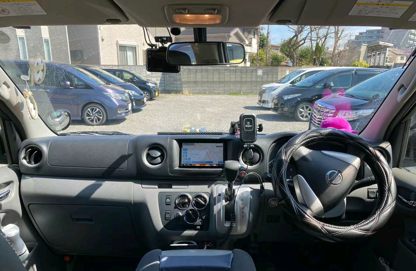 日产nv350来了,接替丰田海狮,精致又大气,新车标 侧滑门