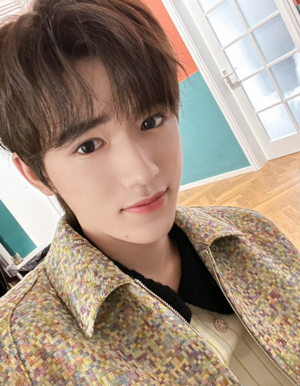 小宋独创:瓜子比心06#宋亚轩