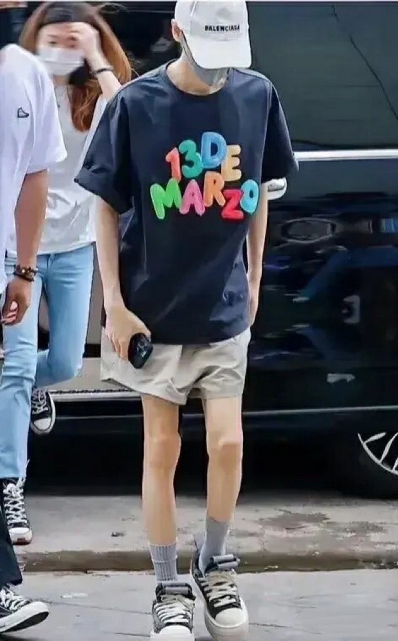 罗云熙的大腿和小腿都一样细了[awsl]