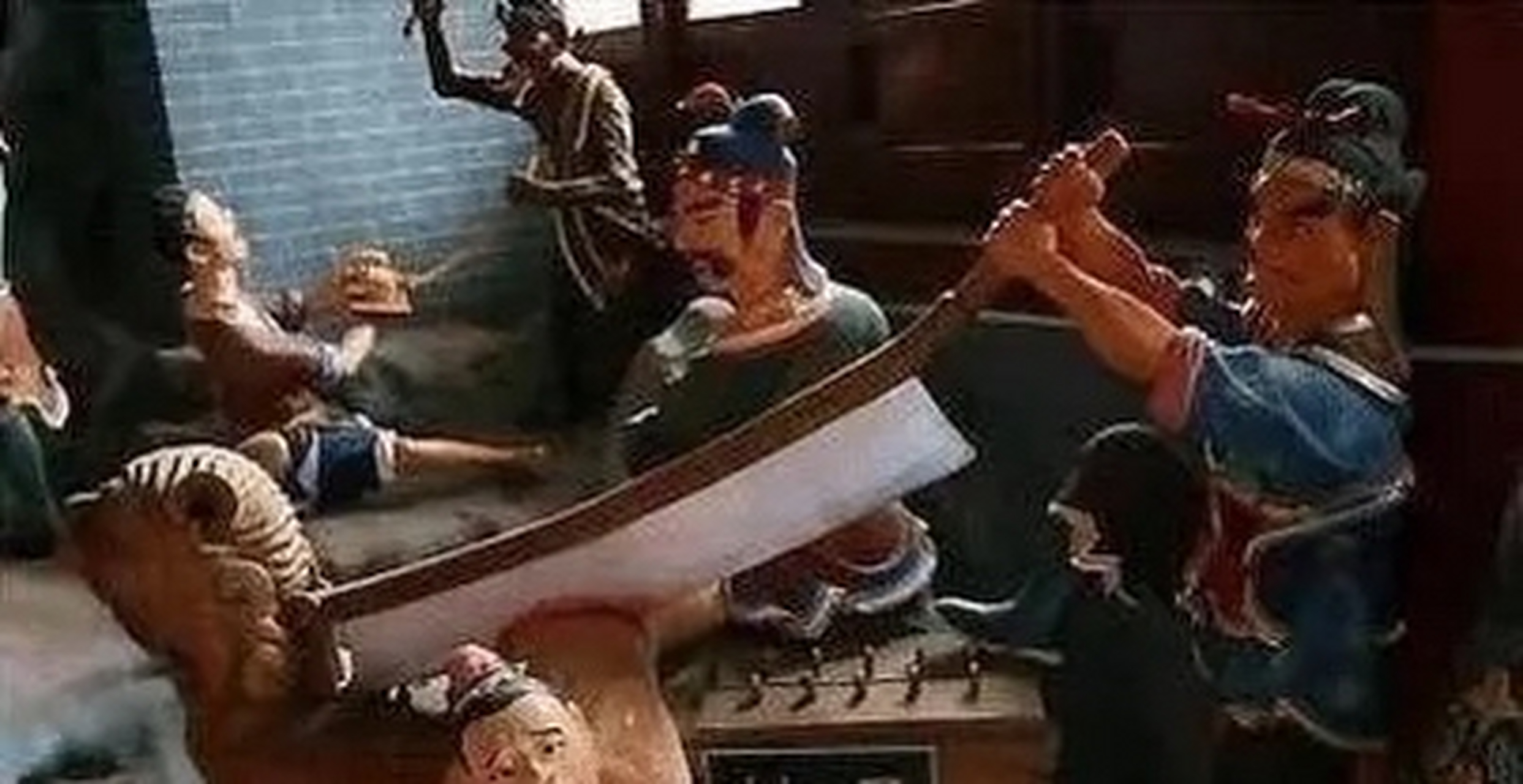 [下雨]1734年,湖北学政俞鸿图被铡刀铡为两段后,活着的上半身支撑着