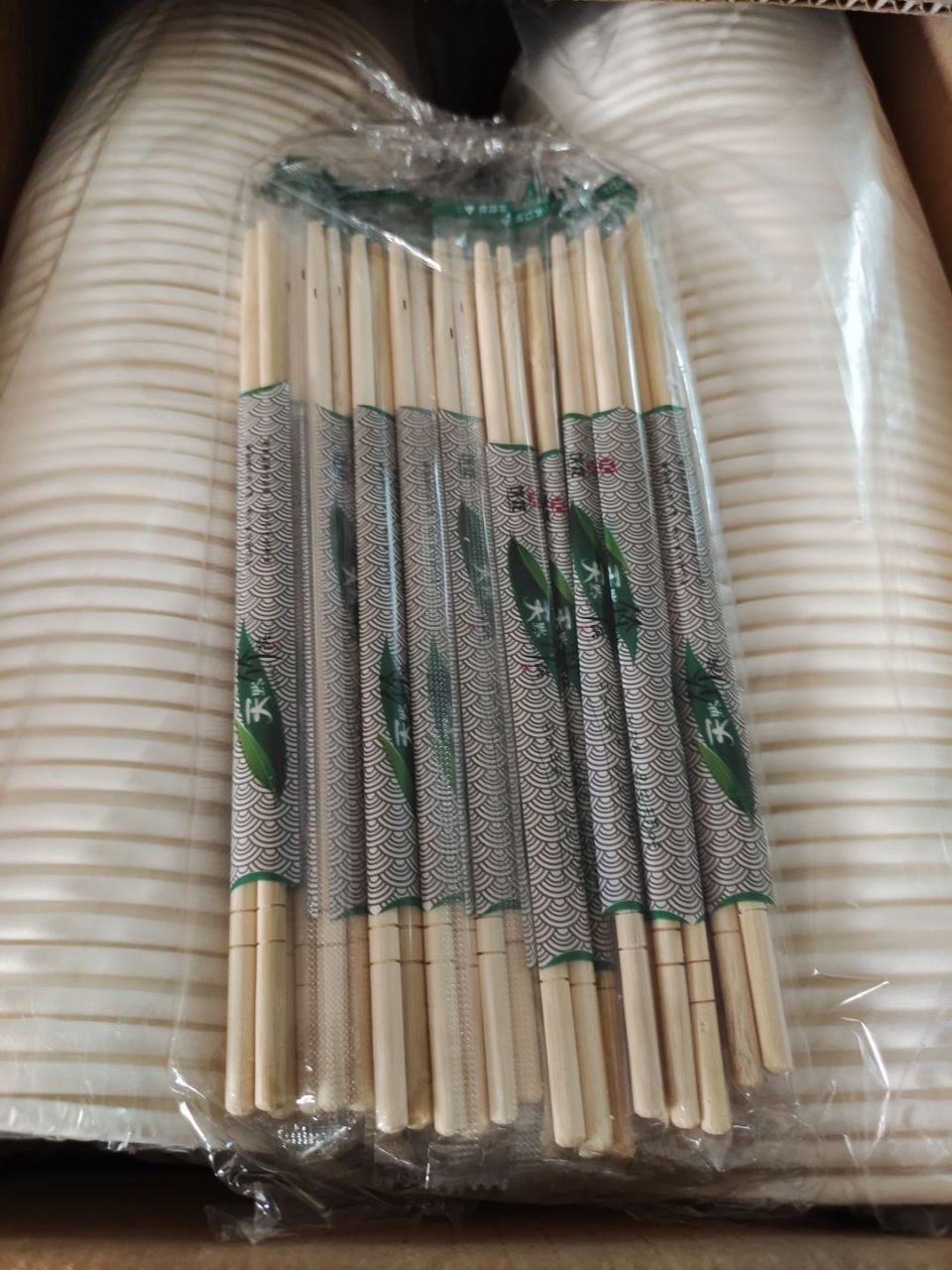 网友:看到我爸买这么多一次性筷子和杯子,我就知道今年过年,家里边又