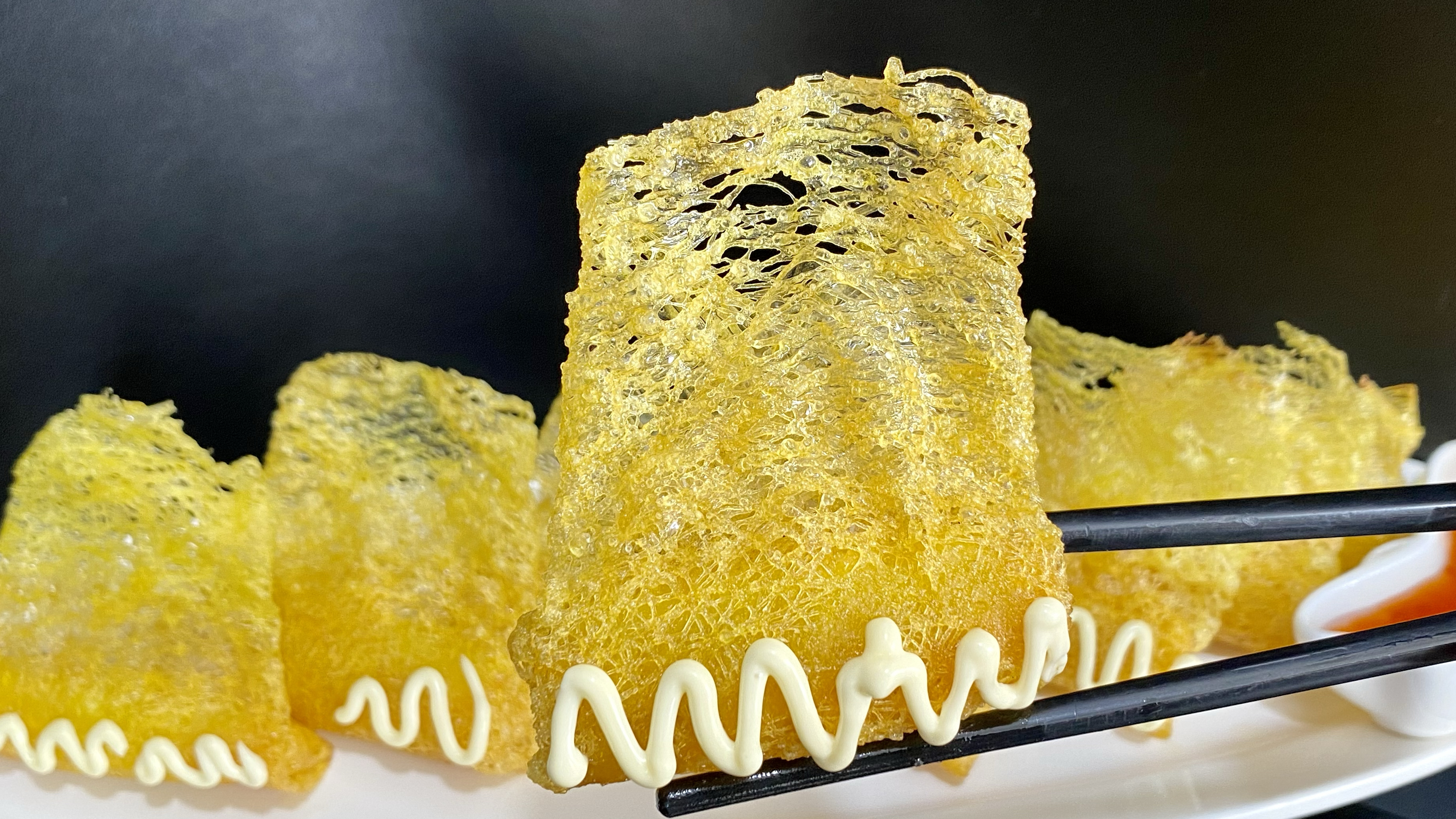 有家餐厅把这个金丝鱼柳做成了招牌菜,外皮金黄酥脆好看还好吃