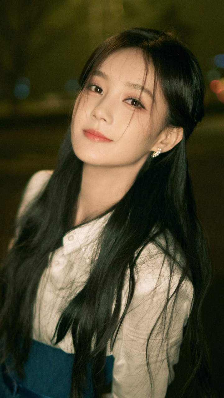 李一桐素颜照清纯可爱,五官轮廓清晰.