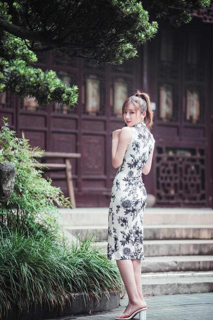 清纯甜美旗袍美女写真图片集