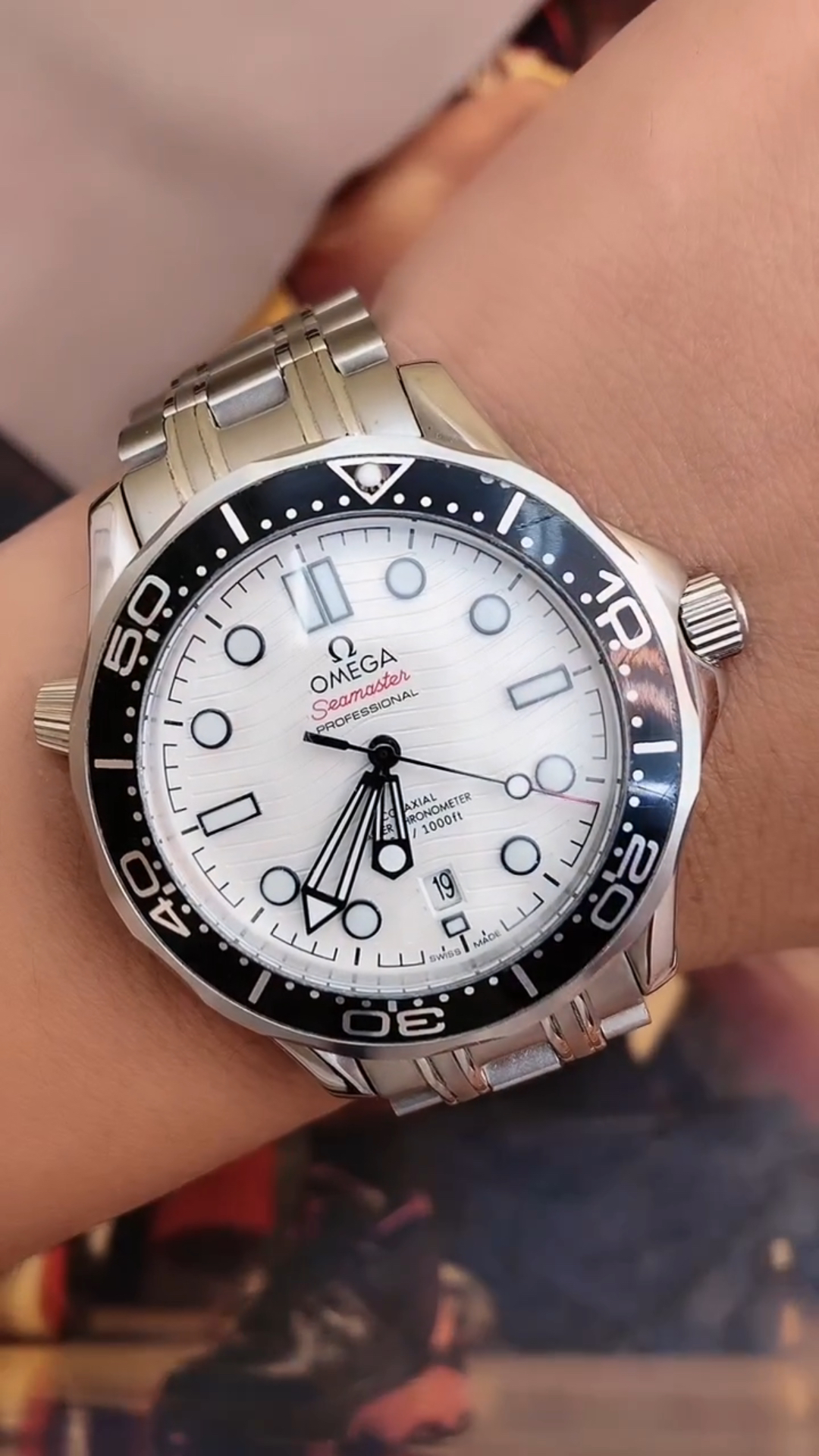 手表#欧米茄海马300白色表盘,洁白优雅!-度小视