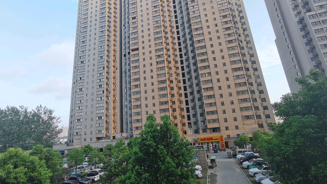 驻马店金盾花园,家门口的学区房,对面就是幼儿园,总价93万