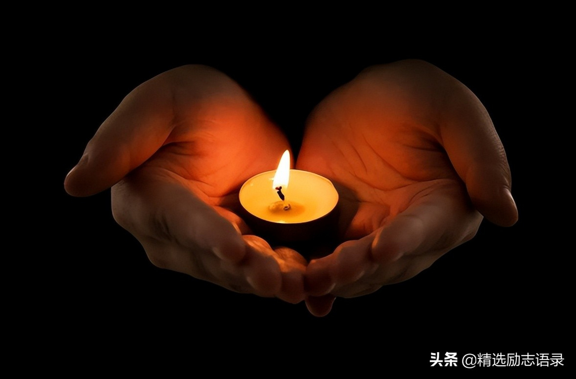 清明祭扫念亲恩,凄凉墓旁泪双垂.思念亲人切肺腑,草木萌发寄哀思.