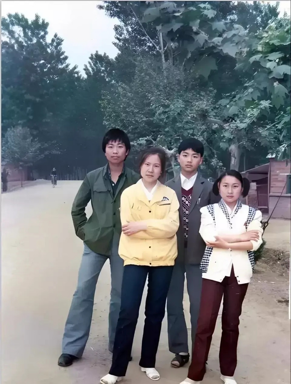 高考成绩出来了,684分,刘强东深吸一口气,他的人大稳了,他的当官之路