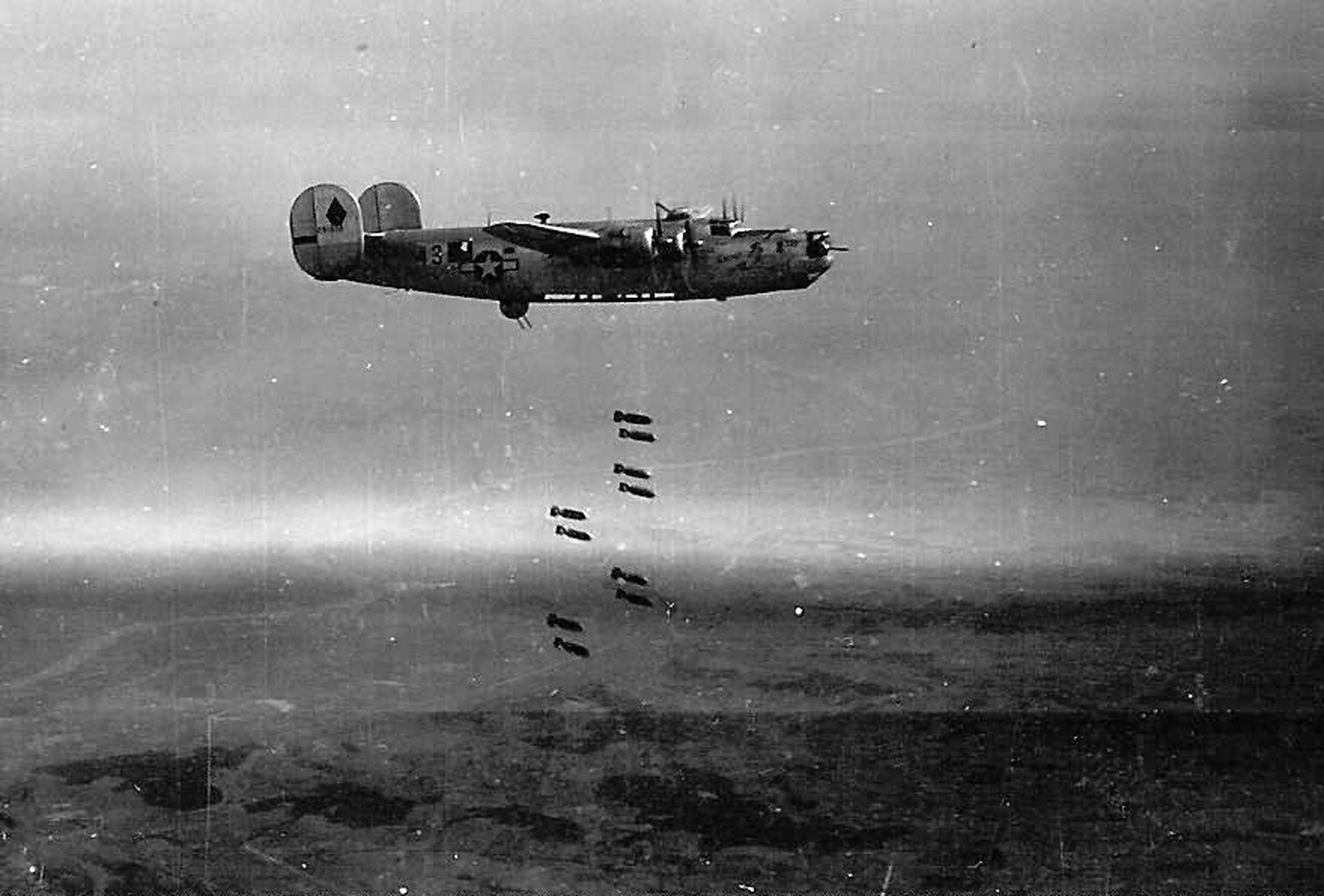 b24m轰炸机图片