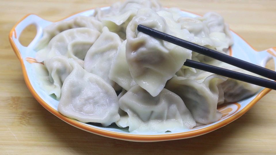 立秋过后,一定要吃这馅饺子,皮薄馅香有窍门,好吃到不想放筷