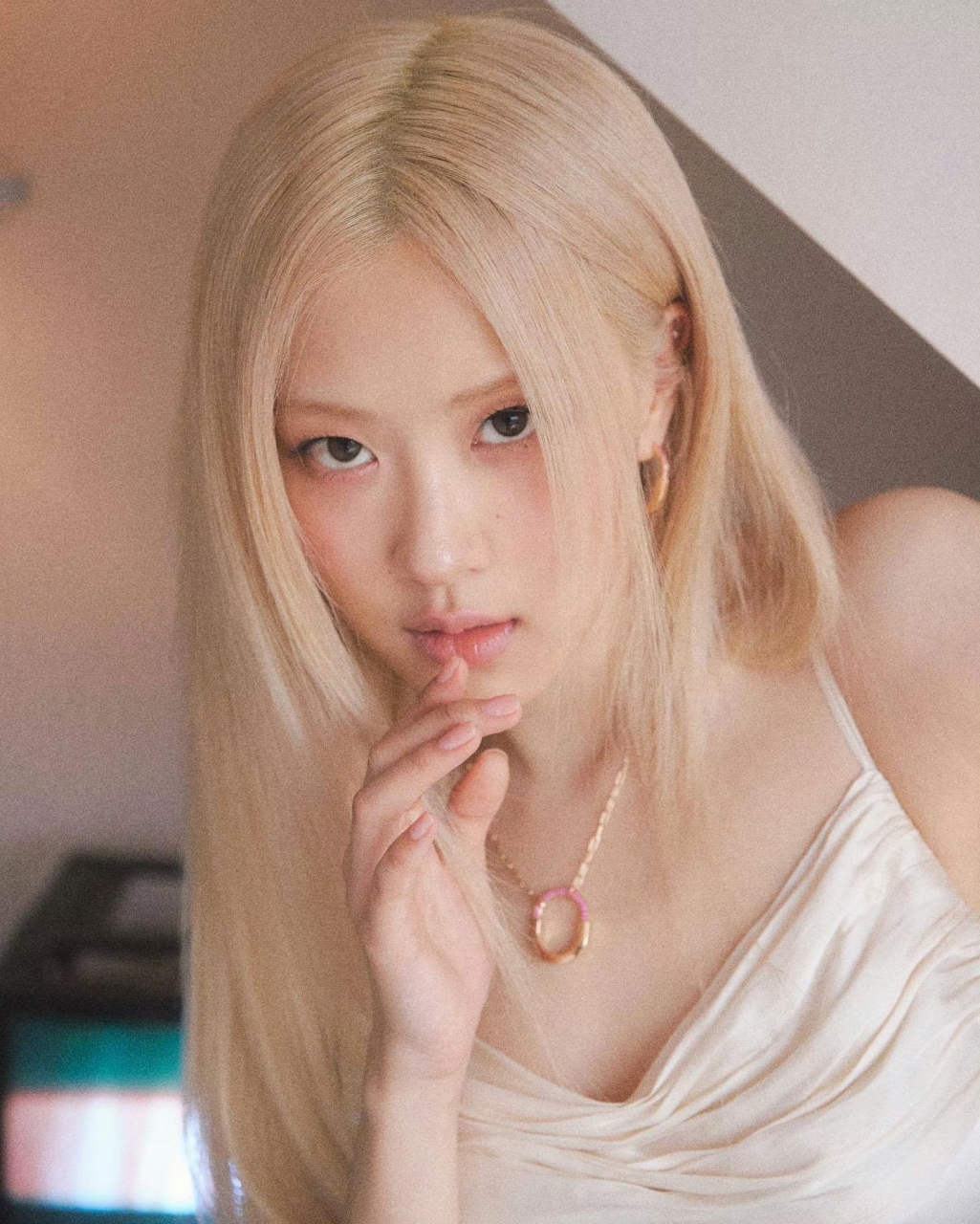 rose07朴彩英 x tiffany&co.  ,柔弱少女.