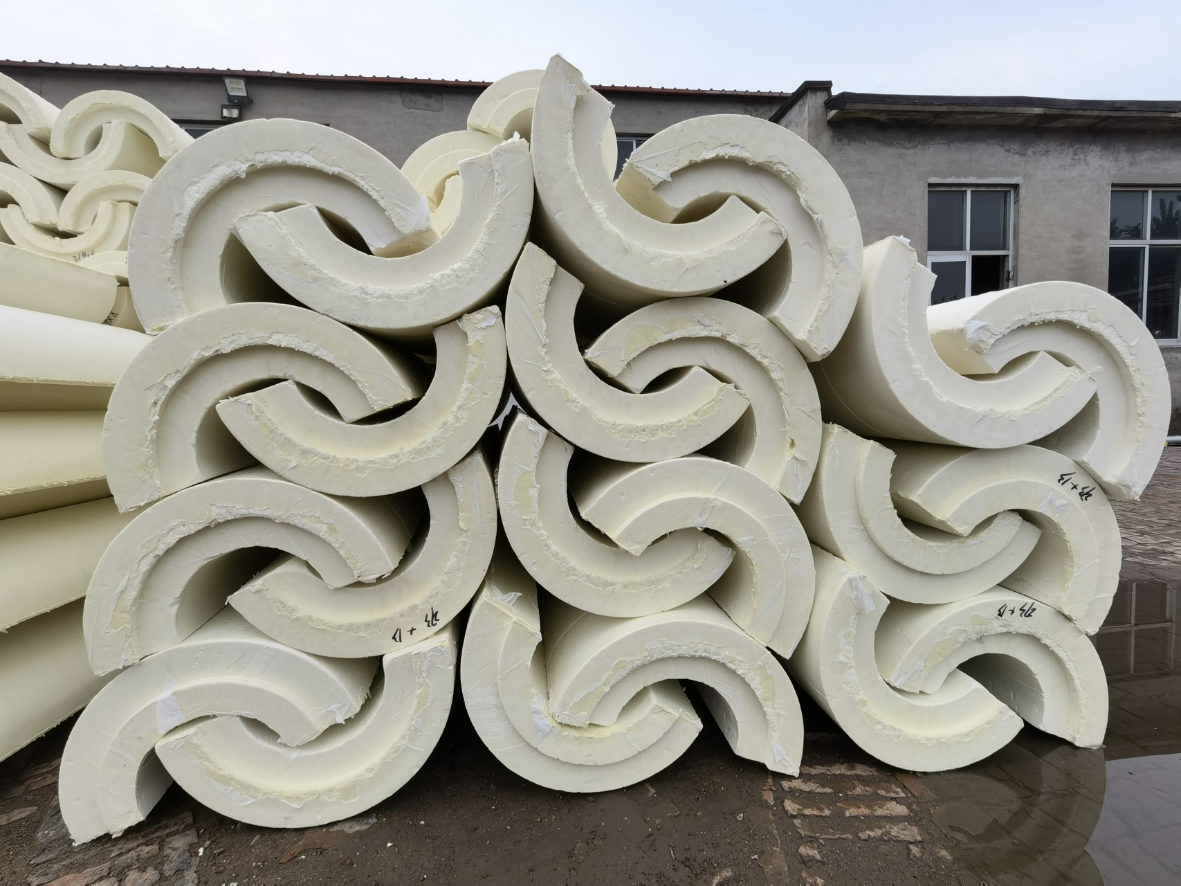 聚氨酯发泡保冷管壳,管托,高密度高容重,支持异形规格定制,欢迎咨询