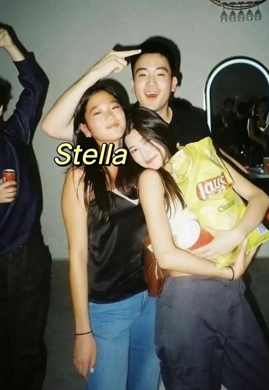 三星小公主李元珠放假回韩国,跟哥哥李智昊和闺蜜聚餐.