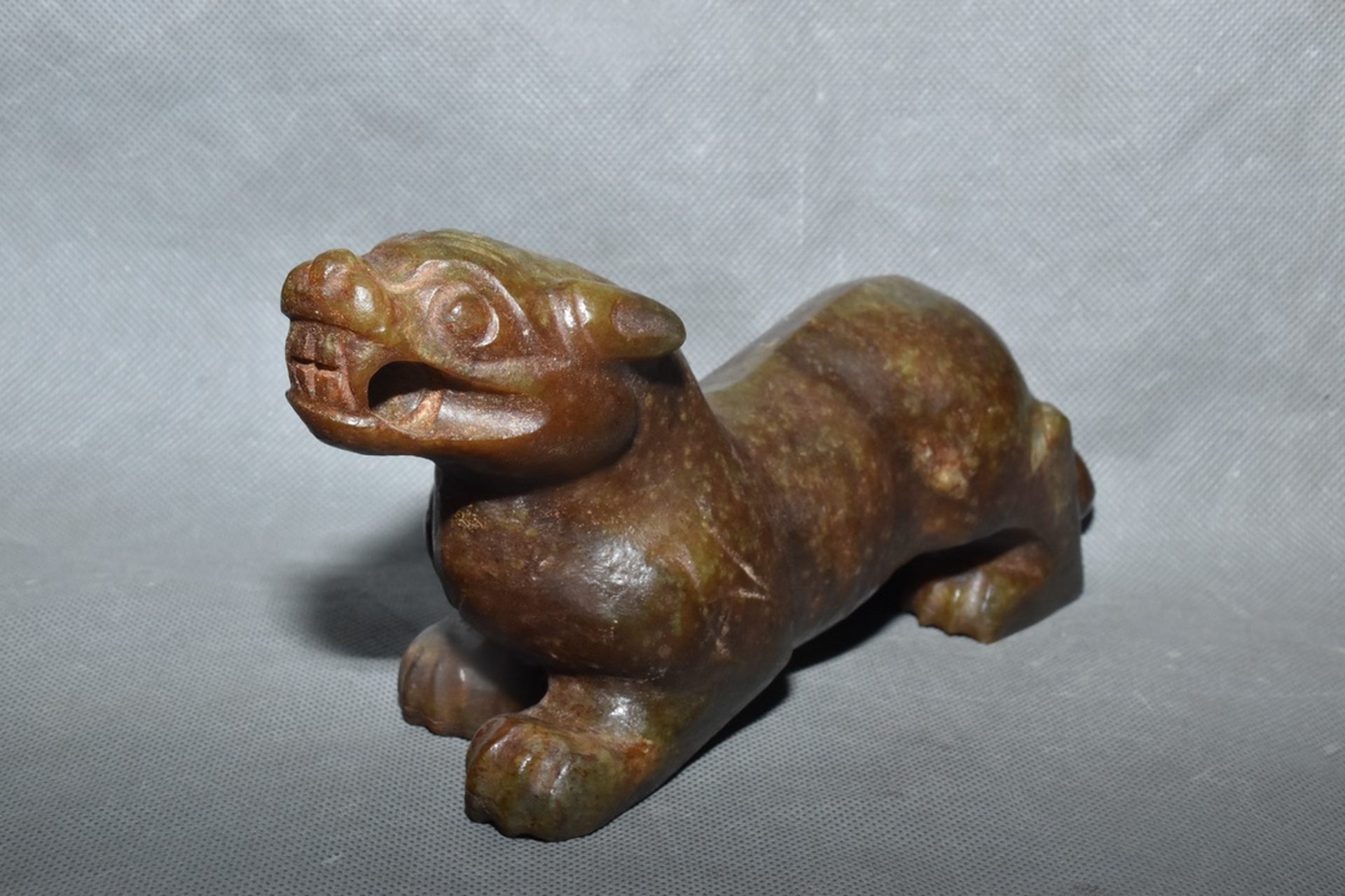 和田玉老虎,包浆细腻,值得收藏,重量1.33千克