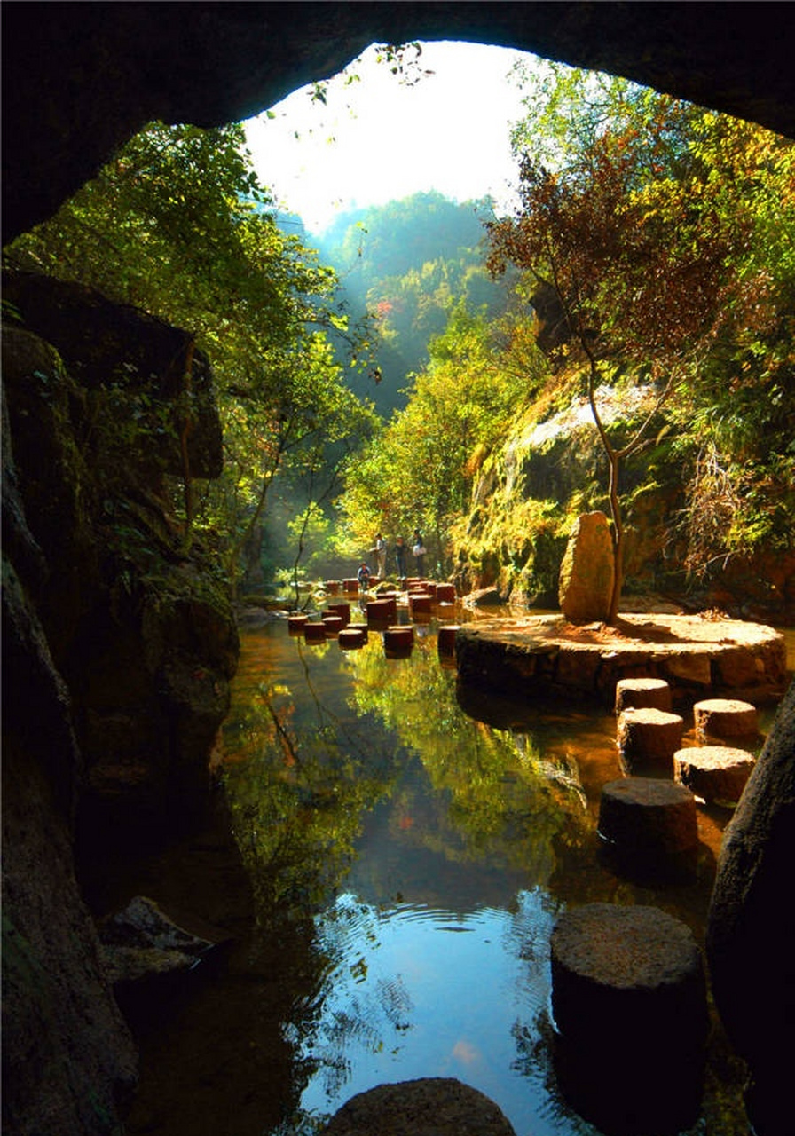 龙隐景区位于河南省汝阳县付店镇泰山村1公里处.