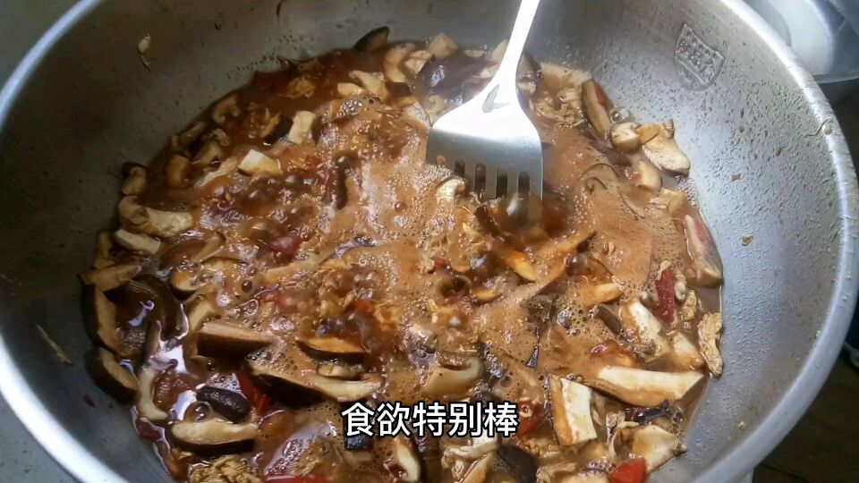 今天吃地方特色美食,山西刀削面,配香菇鸡蛋卤汤