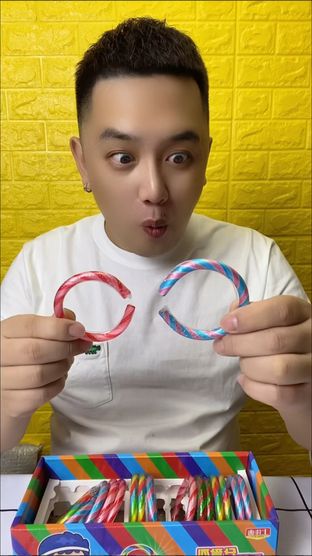 童年零食双色棒棒糖