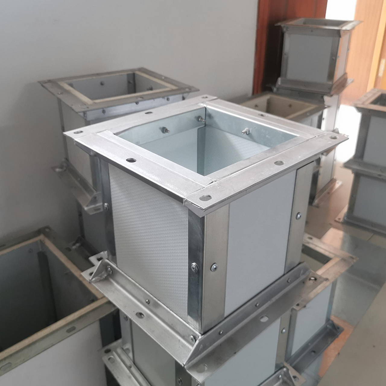 福建钢面镁质防火风管厂家介绍通风管道怎么进行清洗工作 通风管道也