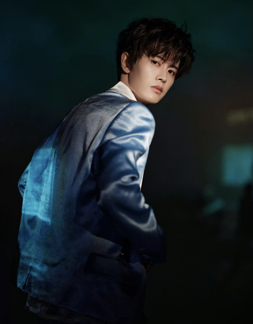 明星的原名,你知道几个:任嘉伦原名任国超,谭松韵原名谭晶晶,杨紫原名