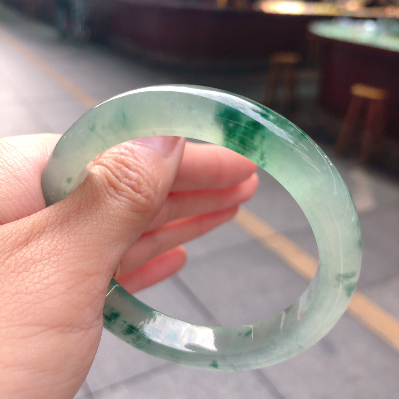 翡翠手镯飘花绿花晴水湖水绿冰种起光超级完美