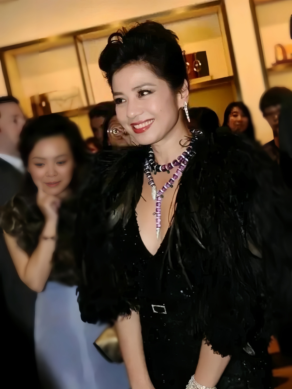 钟楚红的魅力似乎永远不会褪去.