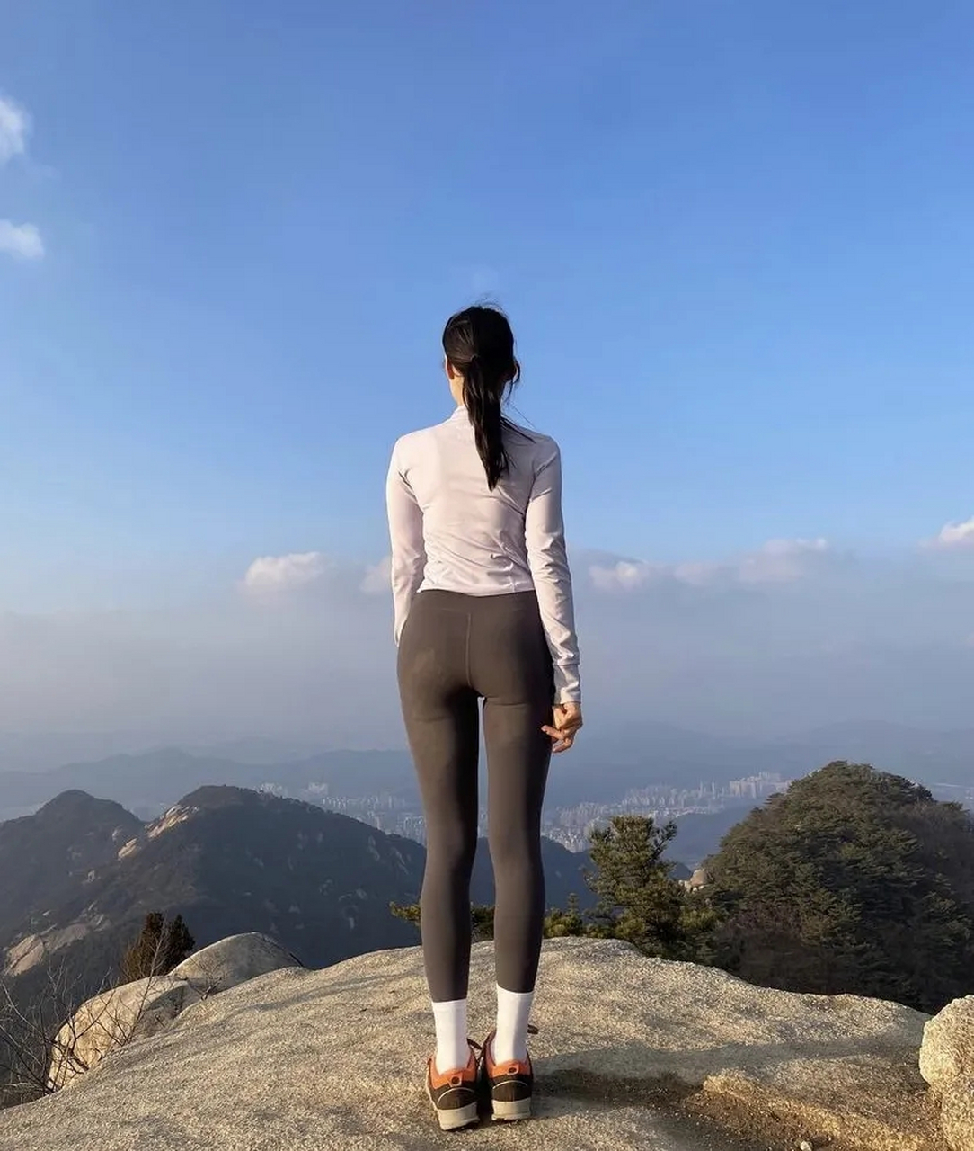 瑜伽紧身裤# #爬山# #遇见好身材