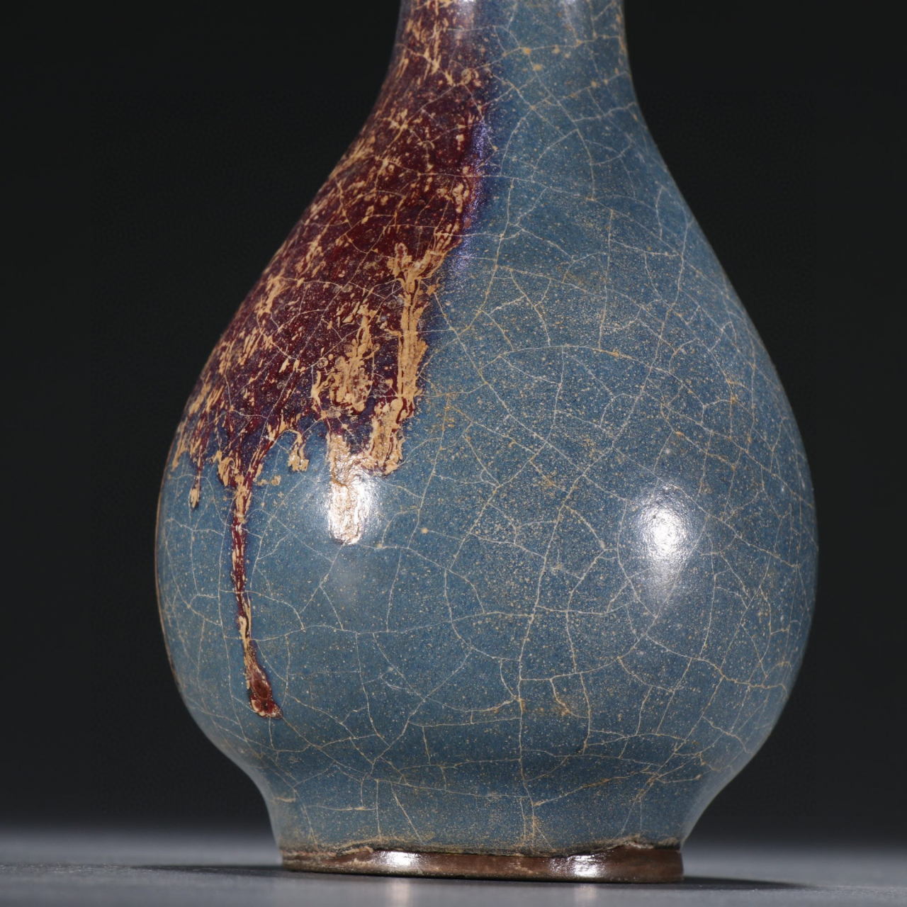 旧藏 钧窑红斑开片蒜头瓶. 规格:高13㎝宽7㎝