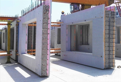 在工程里面加工,"搭积木"的装配式建筑