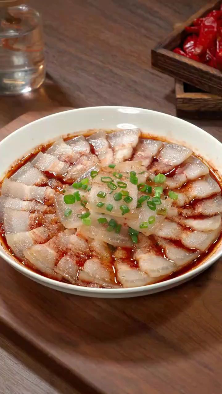 真没想到,把五花肉放入锅中蒸一蒸,出锅瞬间变成一道美食,真的太好吃