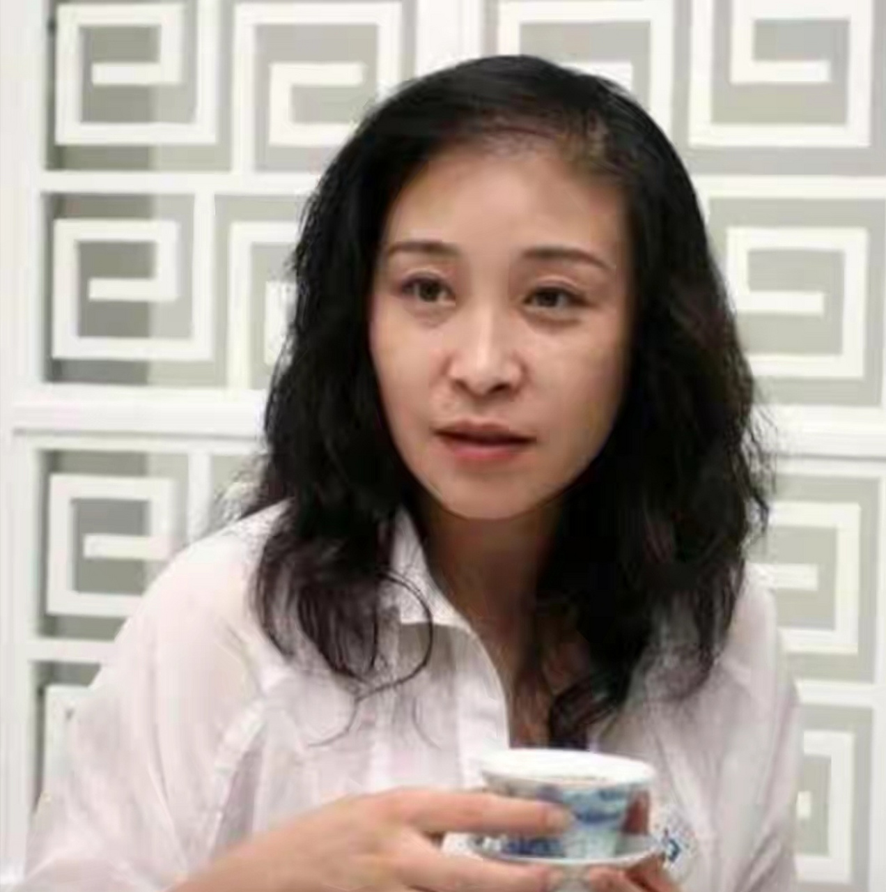 在近日持续发酵的《中国好声音》争议中,那英姐姐那辛深夜紧急发文