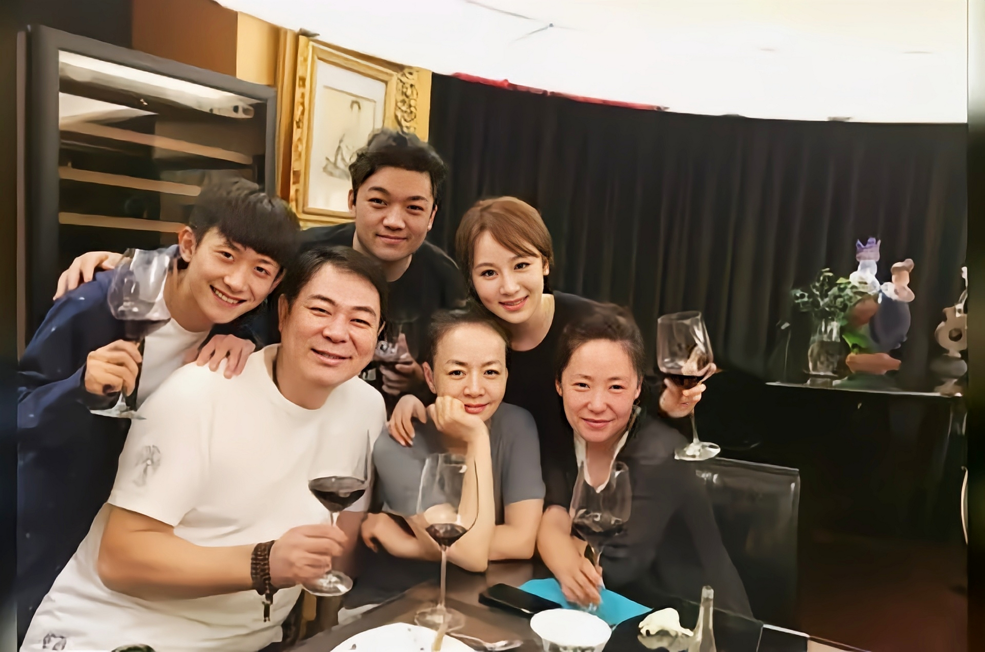 《家有儿女》多年以后全家福照片,转眼可爱的"儿女们"都已长大了!