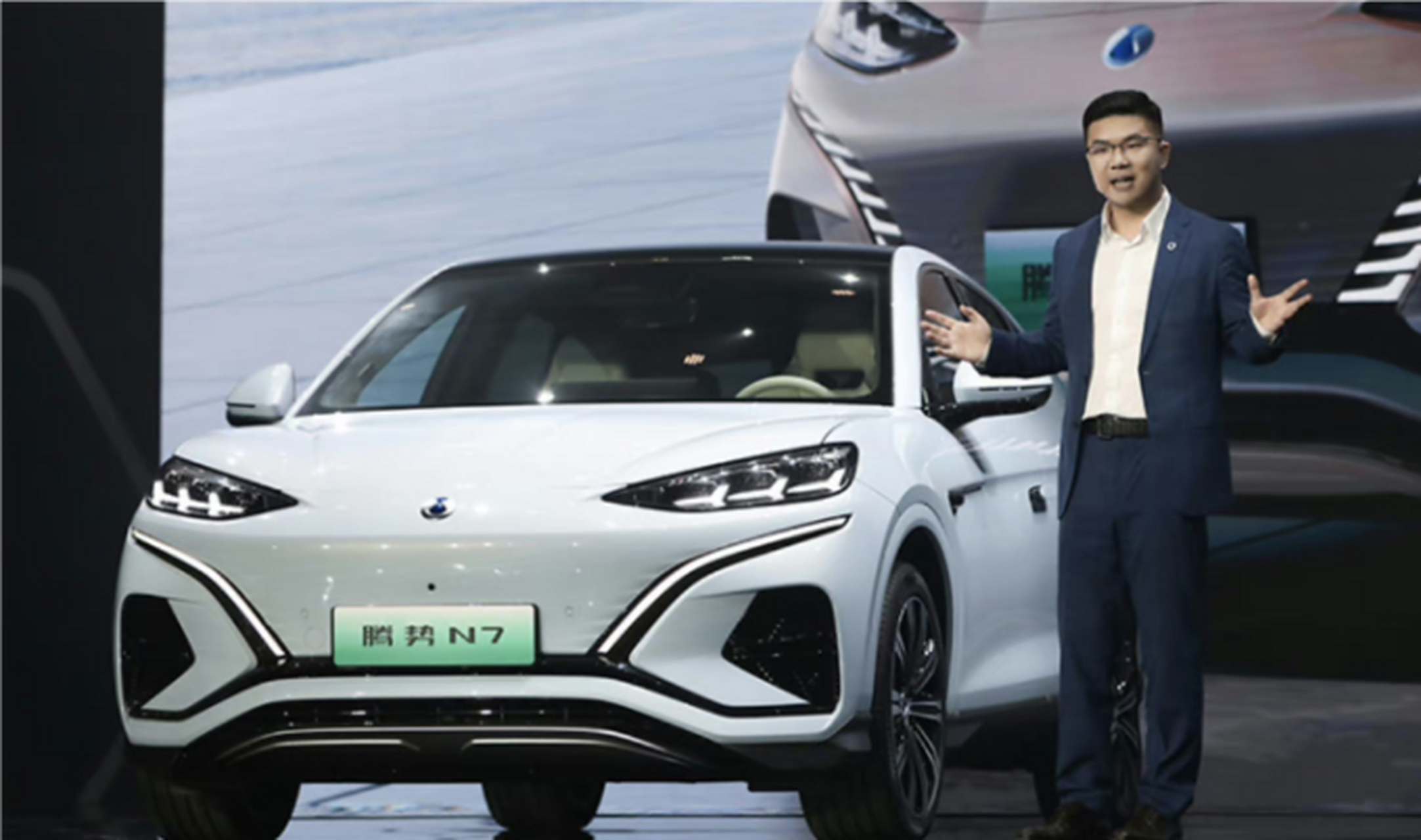 腾势n7 △搭载与d9 ev相同的双枪超充,可实现充电15分钟续航350公里