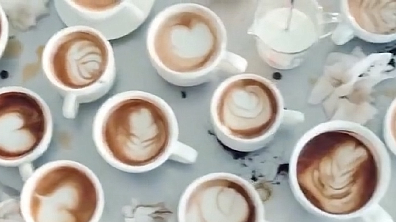 大家好,今天给大家分享的是一部泰国励志短片《越爱的越要努力》