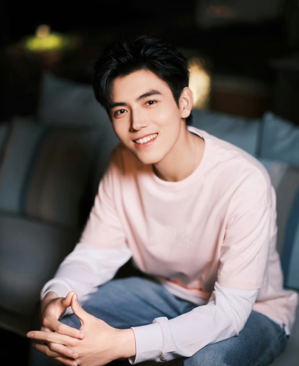 陈飞宇工作室晒活动帅照,感情风波后不影响正常工作,看陈飞宇拍照还在