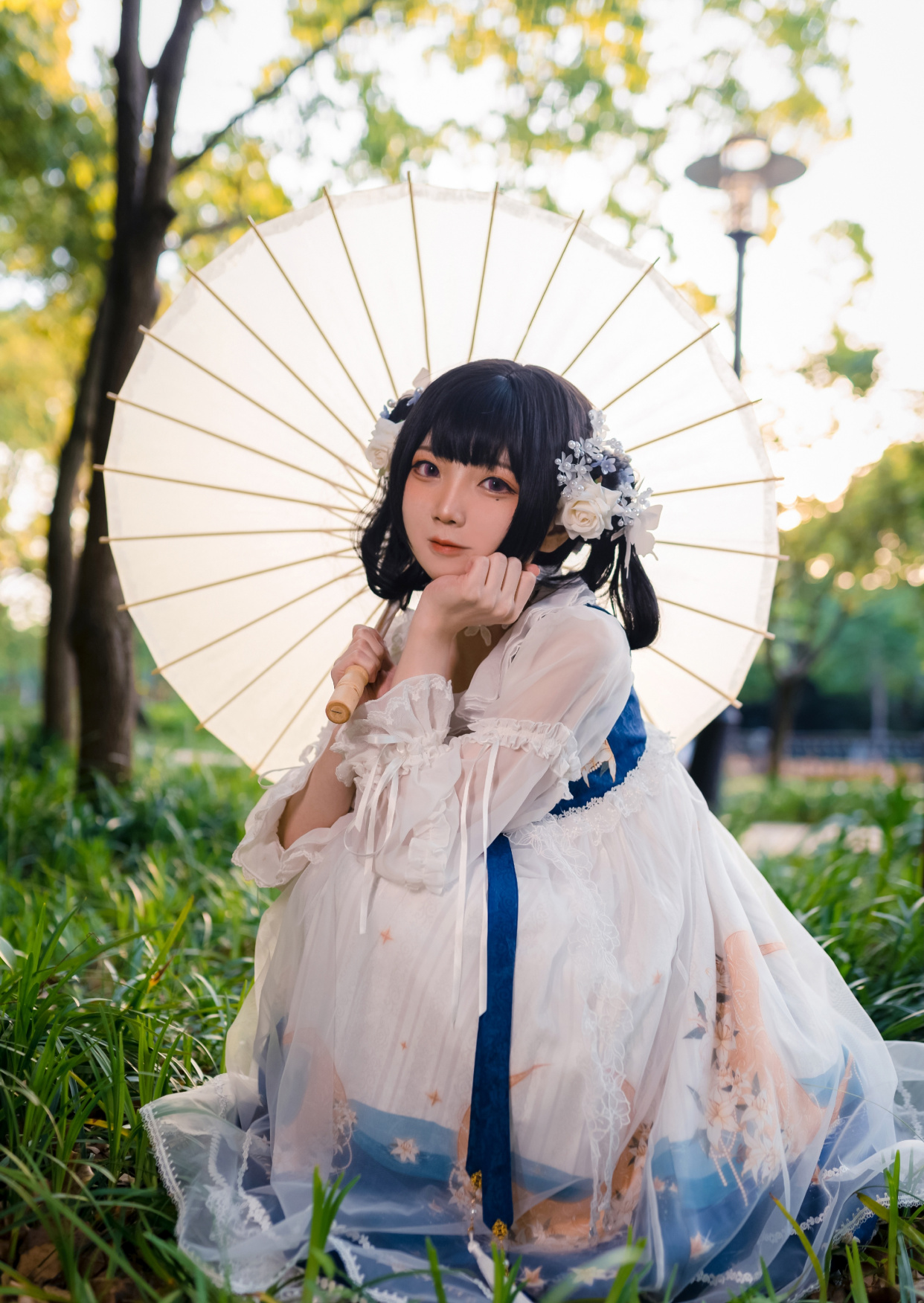 楚楚动人的洛丽塔小姐姐,在黄昏里撑一把油纸伞,温婉且动人