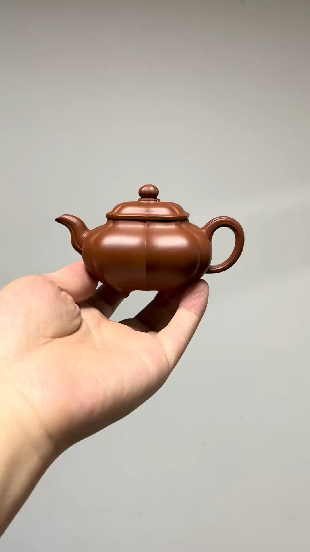 筋纹传炉壶朱泥