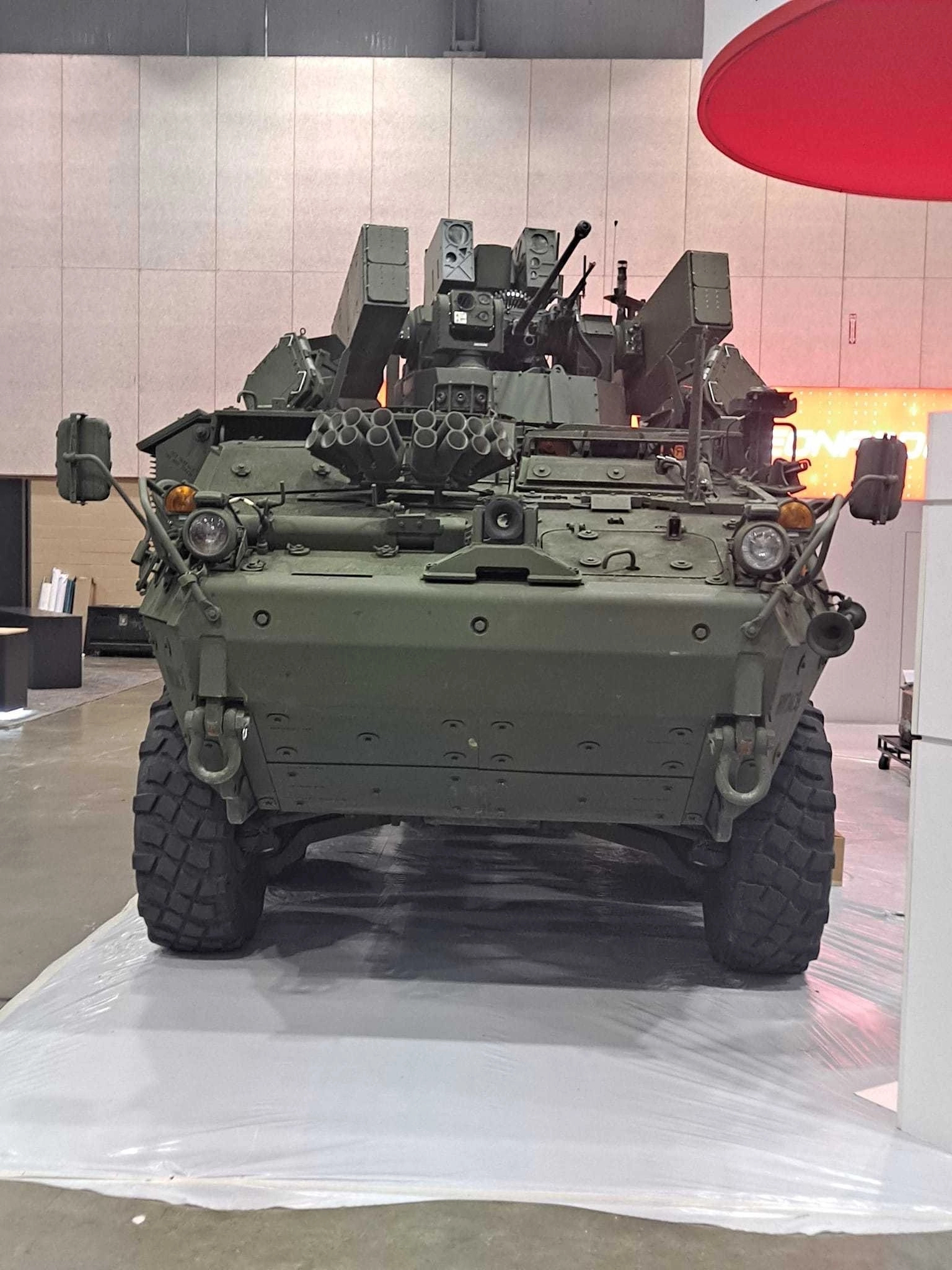该综合体配备了高精度30毫米自动枪khm914,m240机枪,  容量为20千瓦