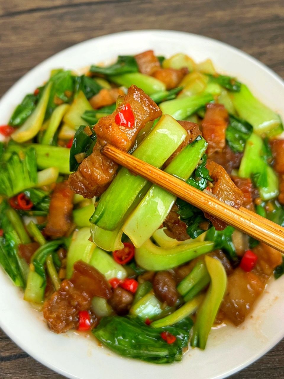 7373食材 上海青500g,花花肉200g,小米辣2个,蒜1瓣 7373做法