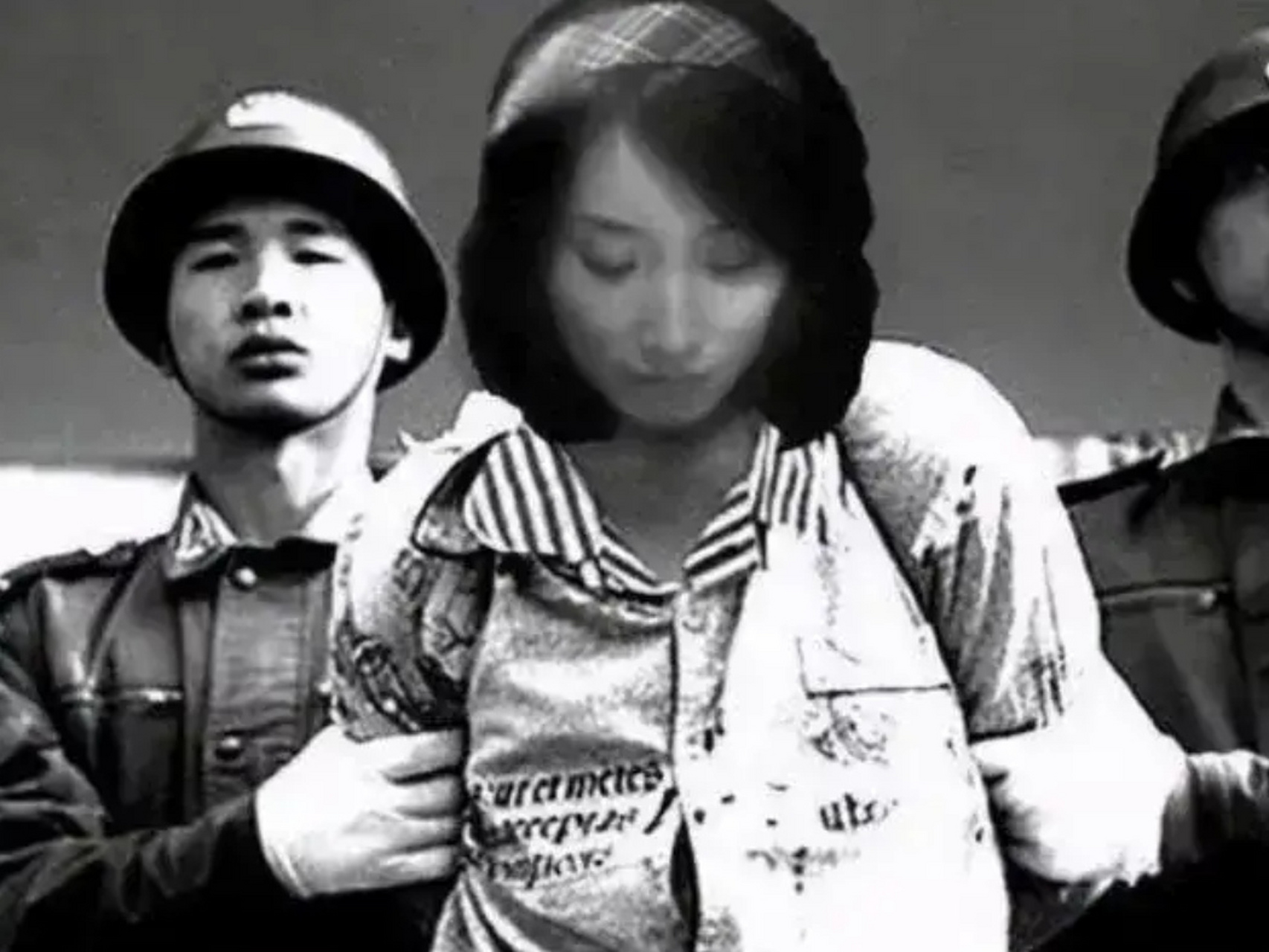 1997年4月25日,19岁女犯杨淑银因抢劫罪被判处死刑.