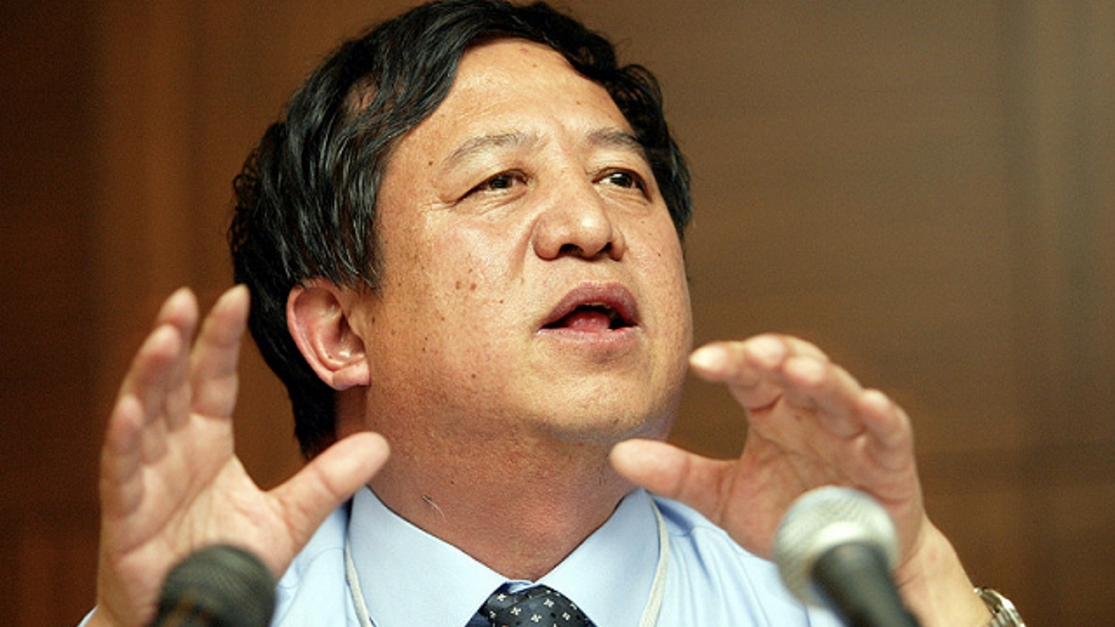 伊利原董事长郑俊怀挪用2,45亿再获刑 7月19日,据财新网报道,伊利集团