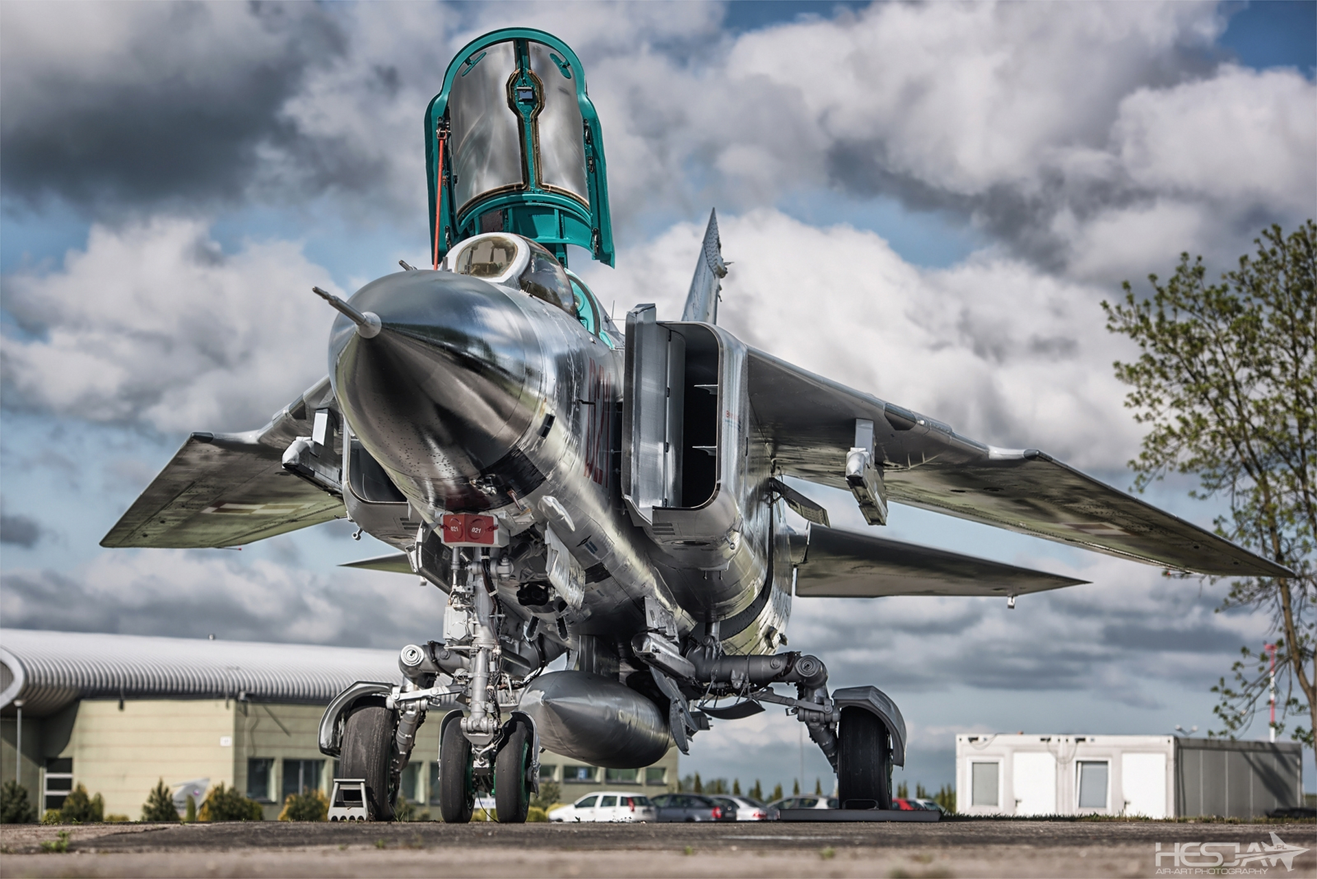 战机欣赏:前苏联 米格-23"鞭挞者"战斗机.