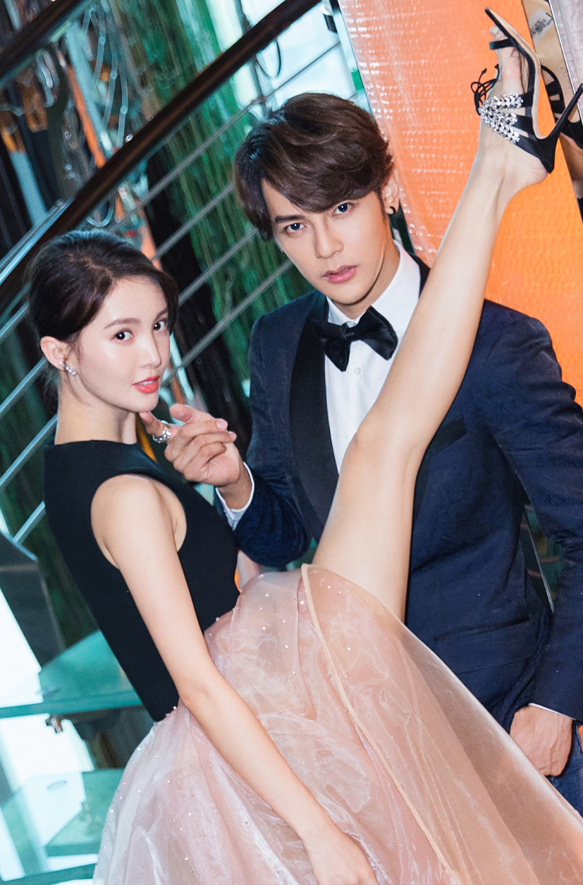 金晨为什么喜欢把脚搭在别人肩上#金晨