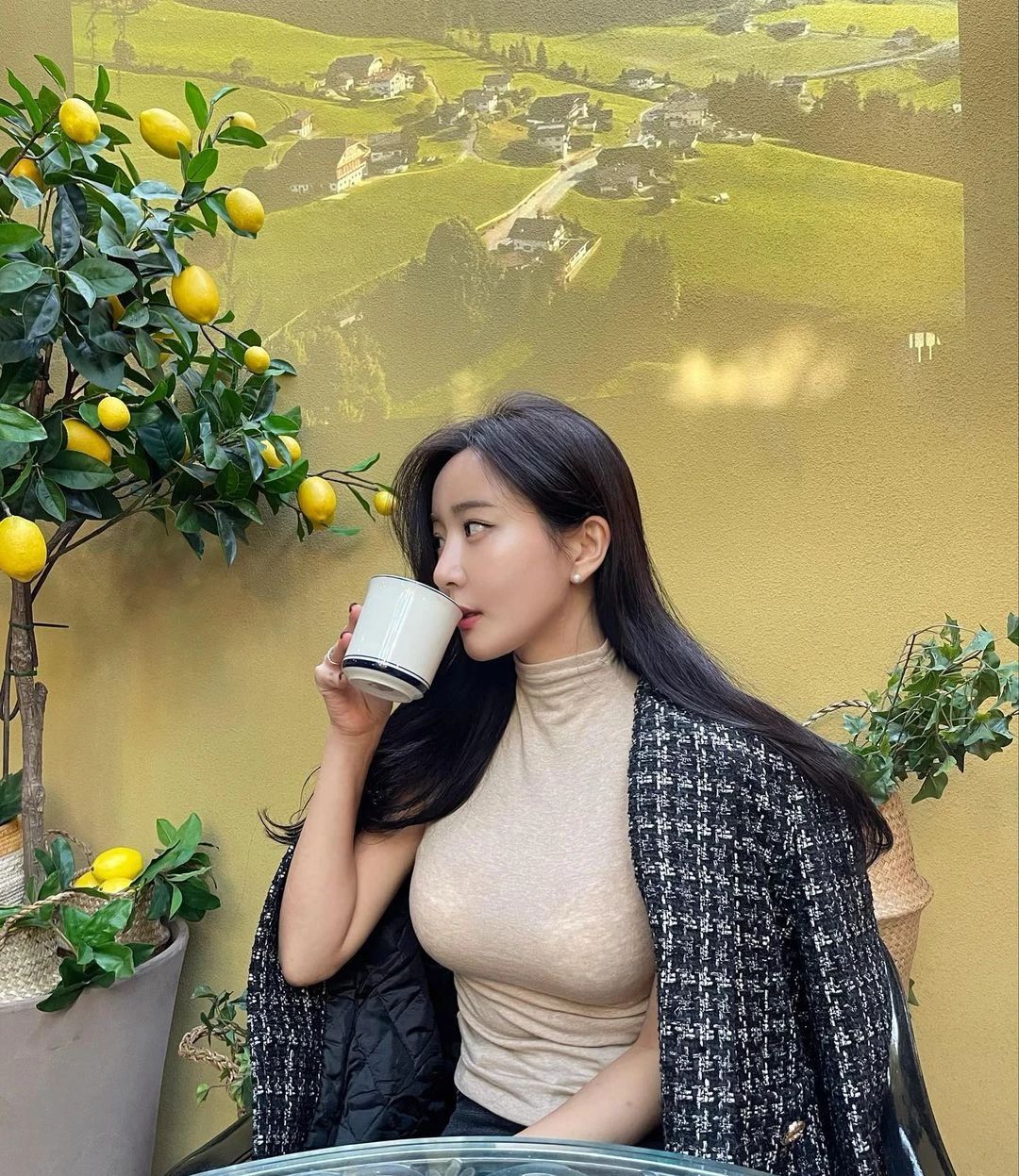 韩国网红lecomme,饱满身材,曲线玲珑,丝滑皮肤闪闪发光!