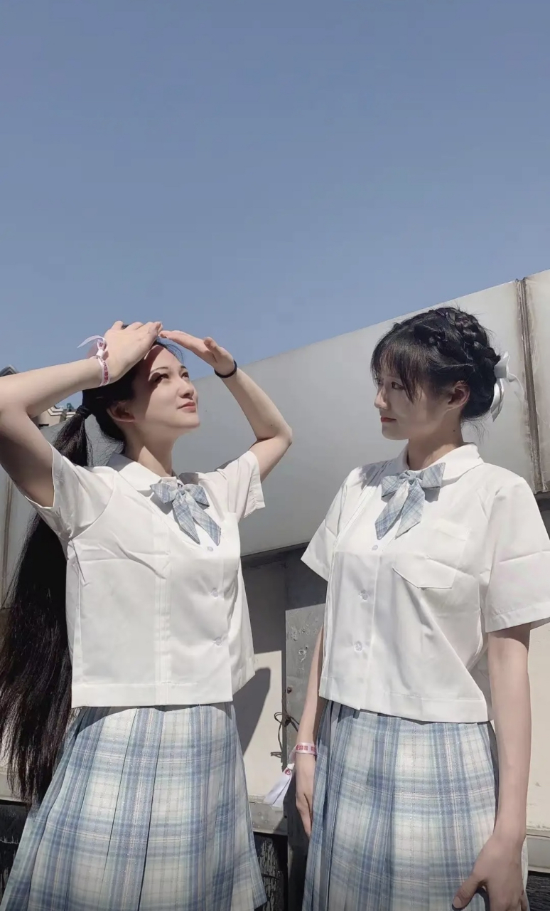 可爱又漂亮的jk制服姐妹花