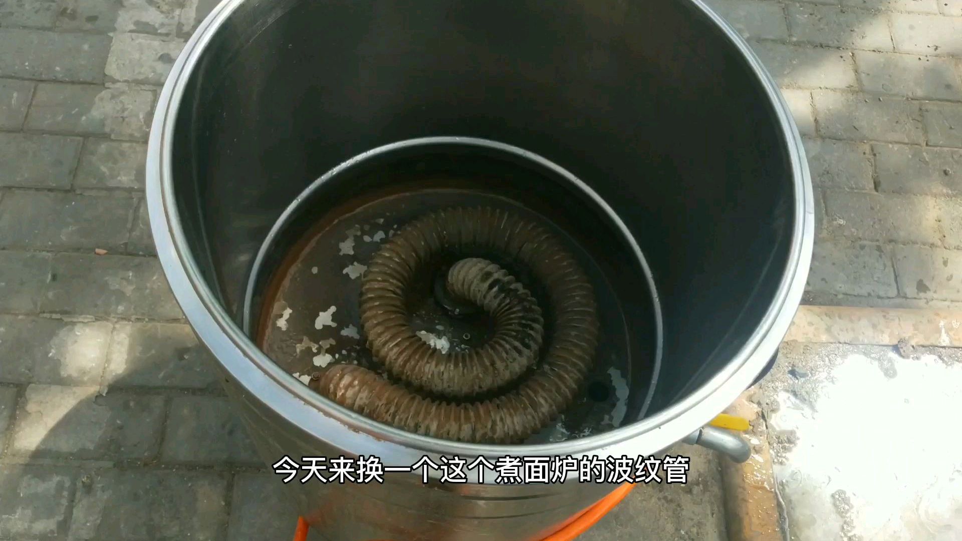 蒸煮设备里面的波纹管拆装,漏水不怕了,只要拆六个螺丝